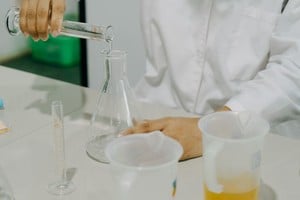 La tecnología es la herramienta, pero la curiosidad humana —esa que Houssay cultivó hasta su muerte en 1971— sigue siendo el motor indispensable del progreso.