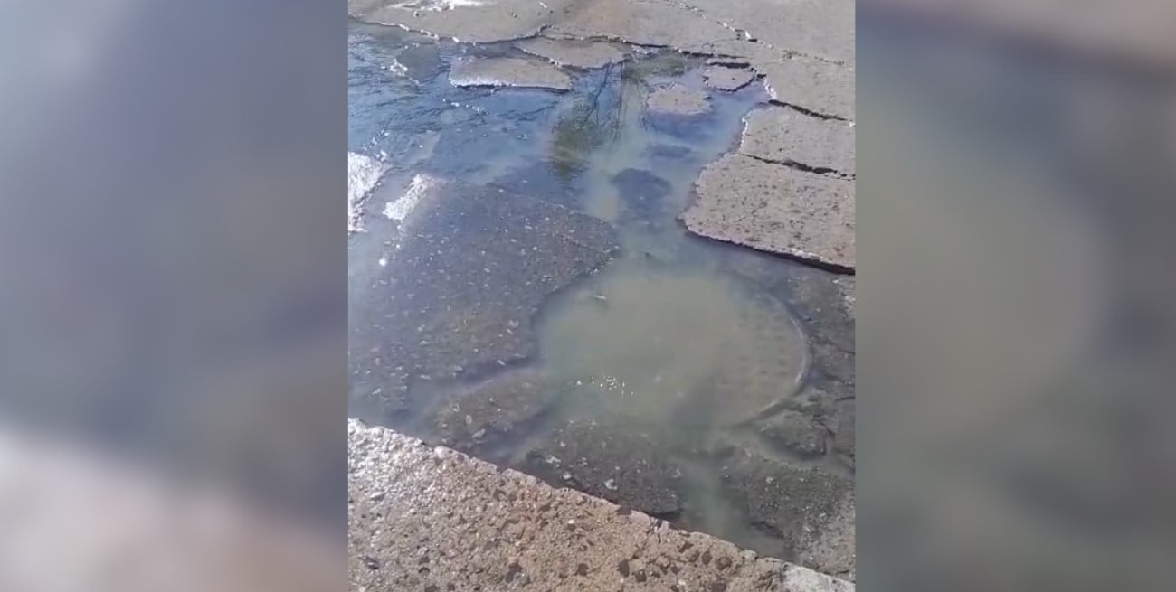 Santa Fe: reclamo vecinal por desborde cloacal en Juan Díaz de Solís y Tucumán