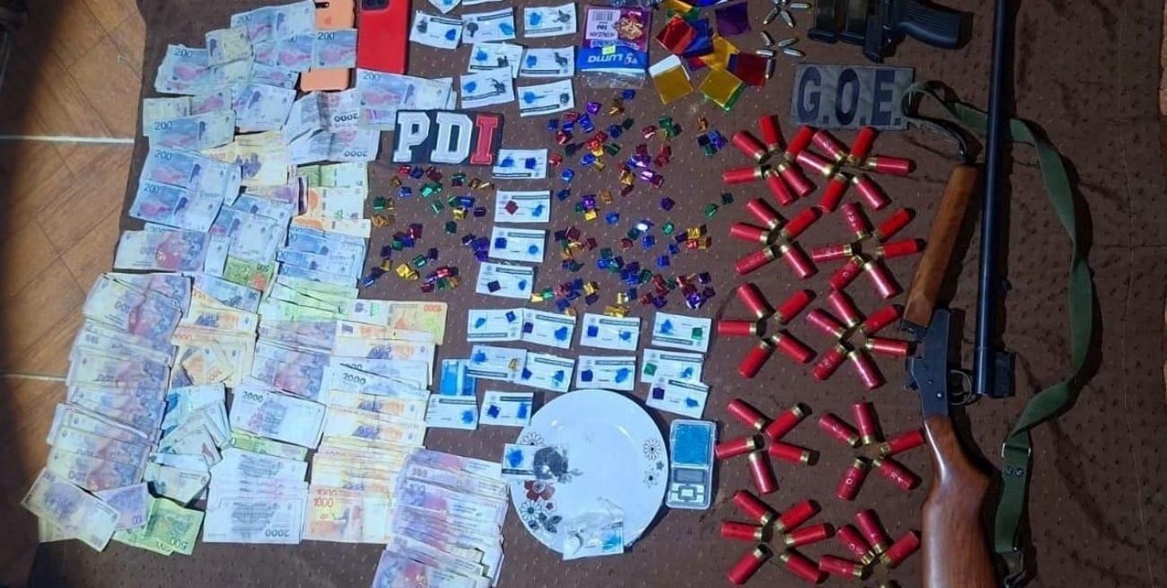 La PDI detuvo a una mujer por microtráfico en Santa Fe y secuestró drogas, armas y dinero