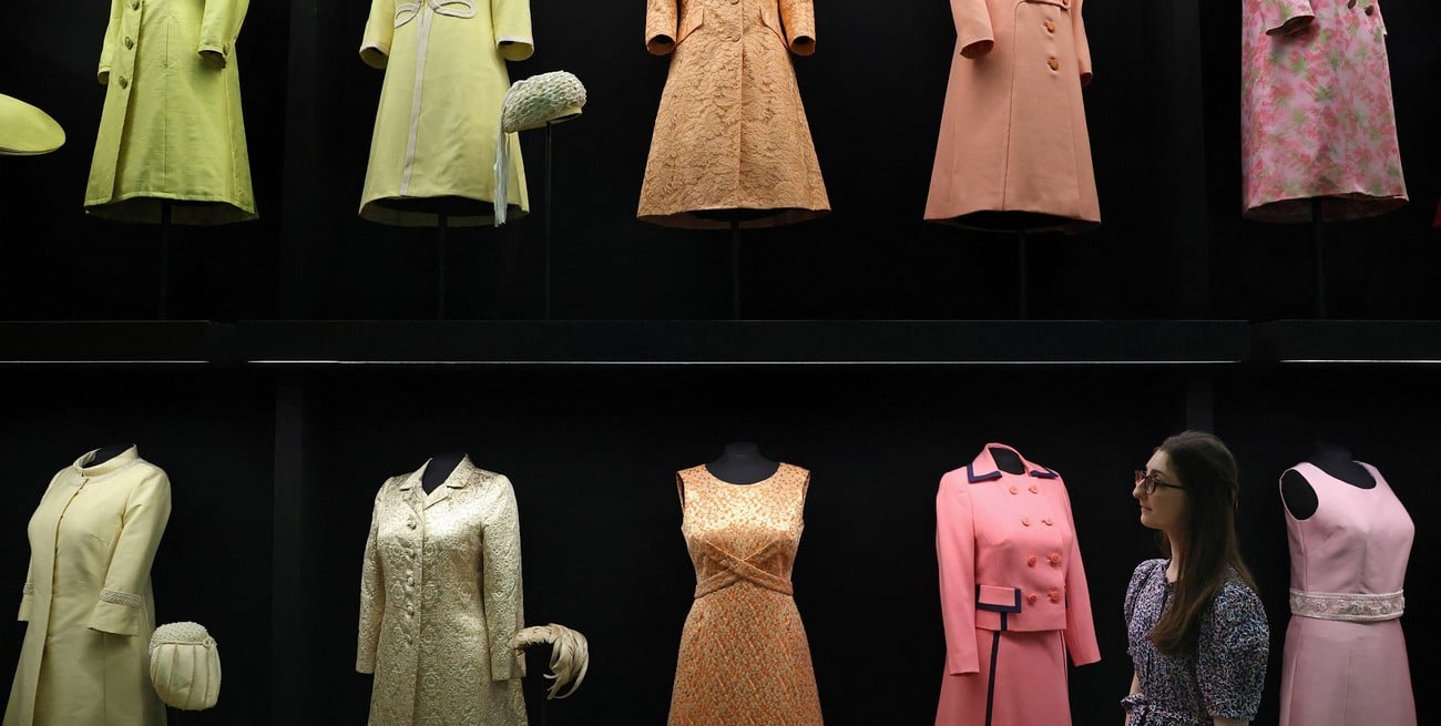 El Palacio de Buckingham abre el placard histórico de Isabel II al cumplir cien años