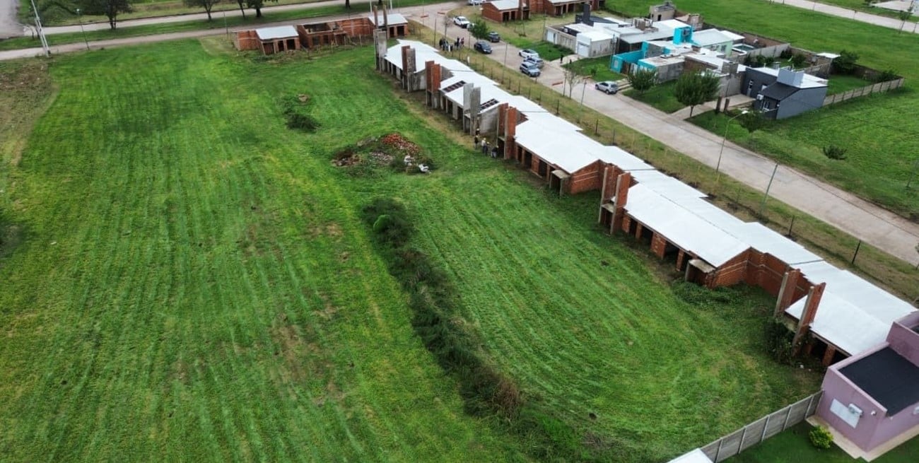 Rafaela: reactivan 28 viviendas, licitan obras en un instituto y entregan escrituras