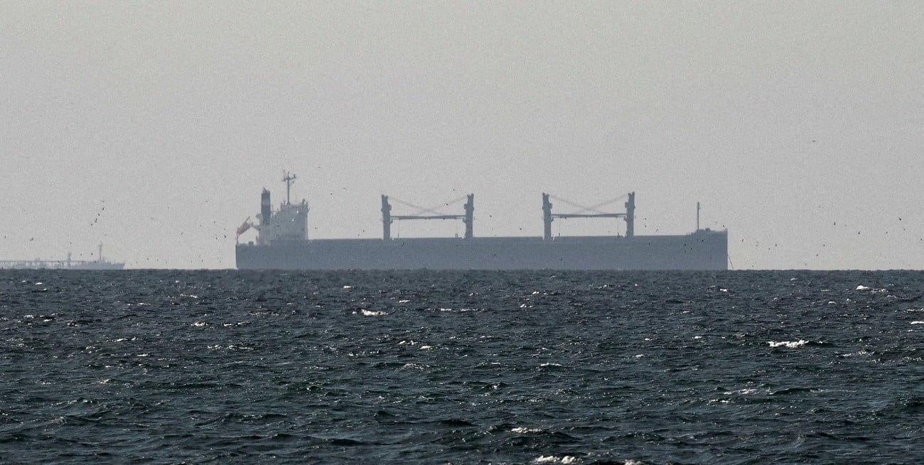 El estrecho de Ormuz continúa cerrado y peligra el alto el fuego entre EE.UU. e Irán