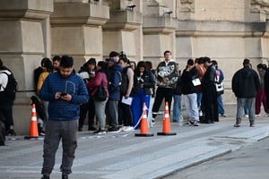 Del 7 al 10 de abril, estuvo abierta la inscripción en la Estación Belgrano y cada día se armaban filas para acceder a un stand. Foto: Flavio Raina