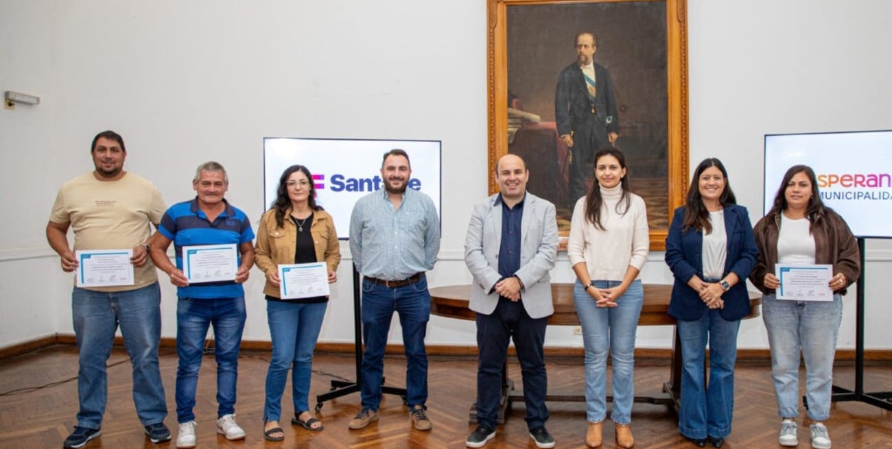Entregaron 81 certificados de formación laboral en Esperanza