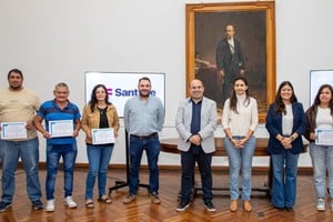 La actividad se llevó a cabo en el Salón Blanco del Palacio Municipal y recibieron su reconocimiento quienes se formaron en Mejora continua.