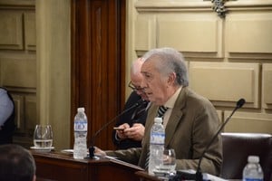 Gramajo visitó el Instituto de Profesorado N° 69 de Villa Minetti en el marco de una recorrida por instituciones educativas del departamento, acompañado por el intendente local y autoridades de la comunidad educativa.