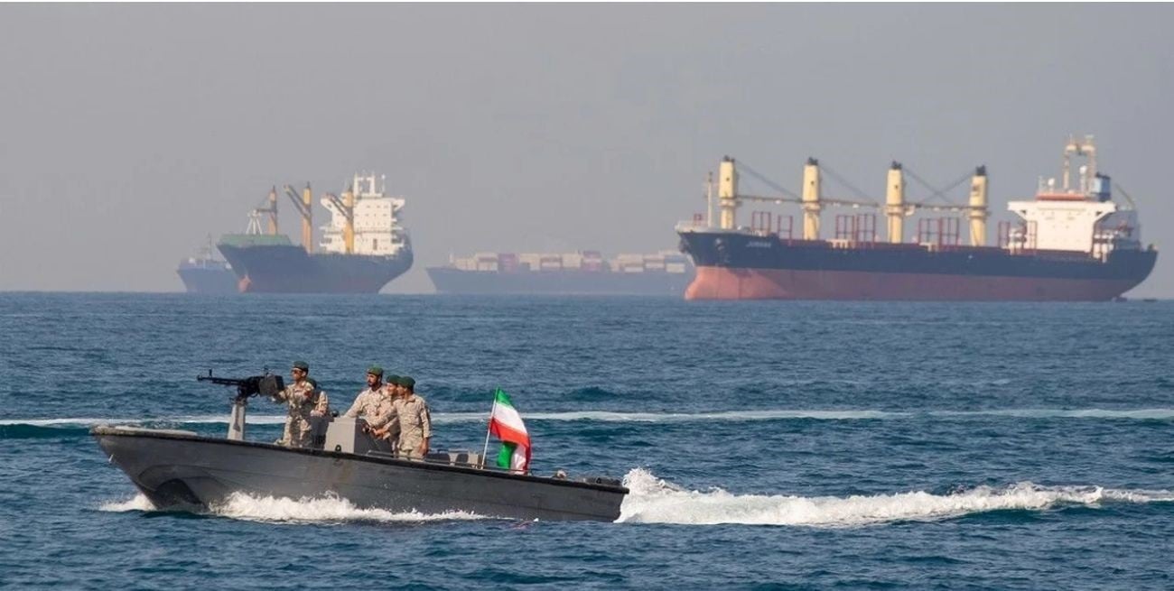 Irán desafía a Estados Unidos y asegura control total del estrecho de Ormuz