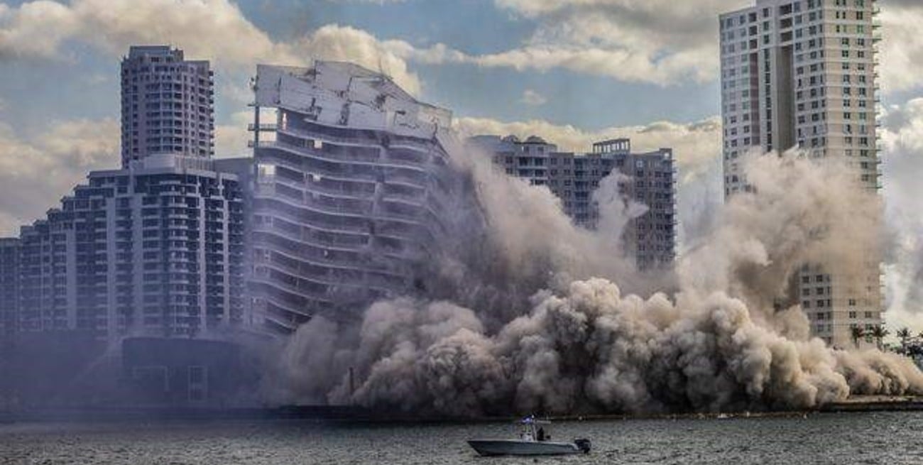 Video: así implosionaron el icónico hotel de lujo Mandarin Oriental Miami en segundos