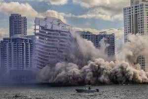 El Mandarin Oriental Miami fue demolido en una implosión controlada.