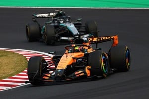 El director de la escudería también reconoció que todavía hay aspectos por corregir en el chasis, aunque se mostró confiado en una mejora progresiva en las próximas fechas. 