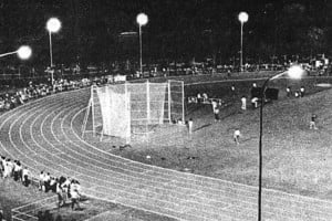 La flamante pista del CARD, inaugurada en el 82.