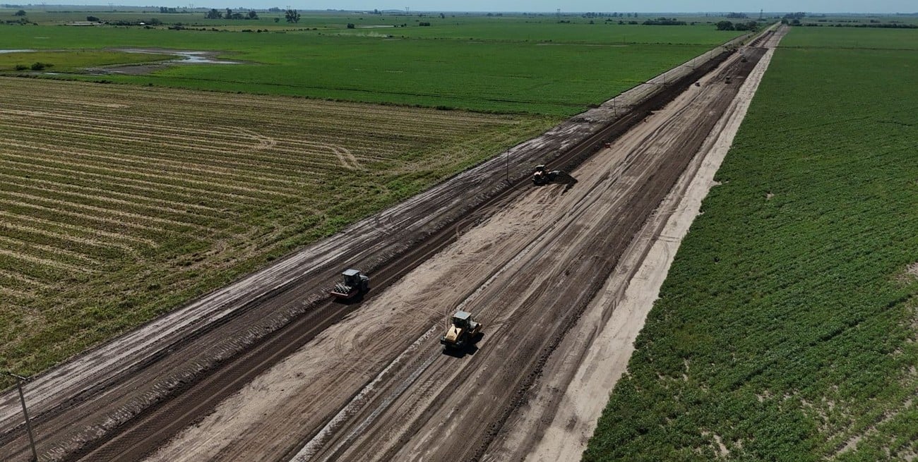Comenzó la pavimentación de Ruta 2 para conectar los departamentos San Justo y Garay