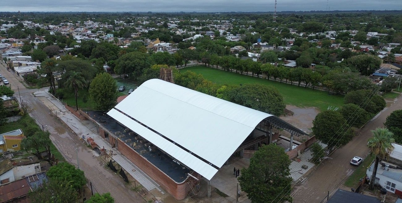 Coronda proyecta obras clave en desagües y avanza con su nuevo gimnasio