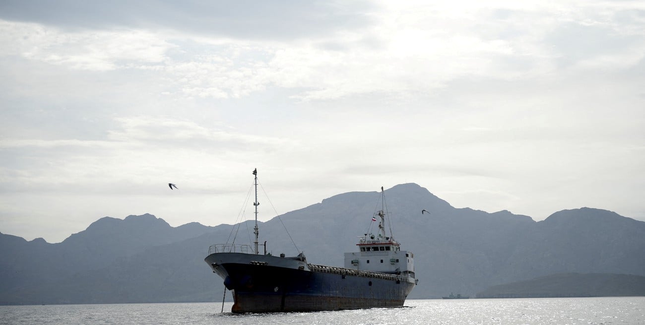 La "guerra de desgaste" llega al Estrecho de Ormuz: Trump aplica la táctica iraní