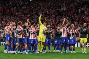 Atlético de Madrid cayó 2-1 ante Barcelona, pero avanzó a semifinales con un global de 3-2. Foto: Reuters