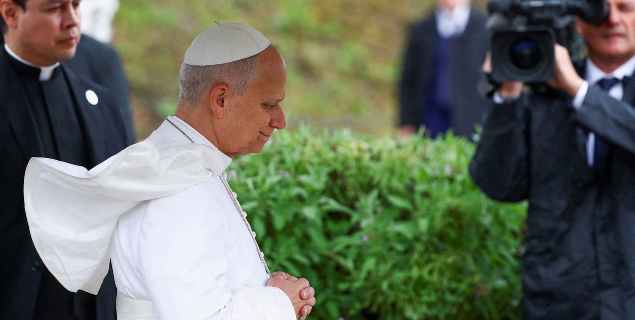 El Papa León XIV volvió a marcar distancia de Trump y llamó a la paz