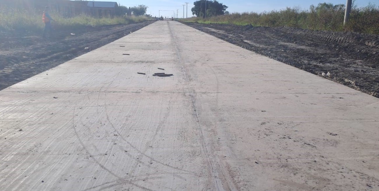 Borla recorrió el inicio del hormigonado en la Ruta 2, una obra clave para la región