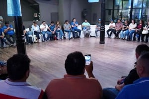 Otro tema central fue el análisis de las implicancias de la reforma laboral en el régimen del trabajo agrario y las nuevas estrategias de negociación salarial a nivel nacional y de las CAR.