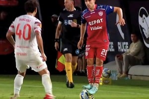 De ahora en más, será penado con amonestación el "chiche" como el que realizó Julián Palacios en el partido de Unión ante Estudiantes.