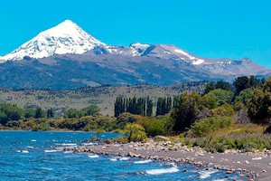 Una mujer de 48 años fue rescatada tras caer mientras hacía trekking en el Parque Nacional Lanín.