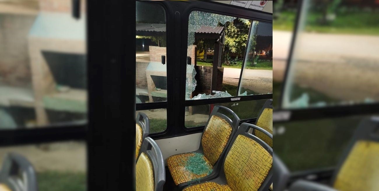 Volvieron a apedrear un colectivo de la Línea 5; una ventanilla destrozada