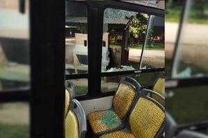 Los daños en la unidad que fue atacada. Foto: Gentileza