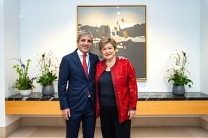 La reciente aprobación del FMI se dio tras la visita de Caputo a Washington, donde se reunió con la Georgieva y retrataron el encuentro en redes.