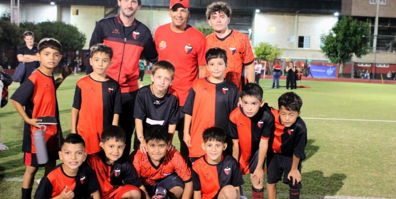 Colón celebró el cierre de un gran torneo de fútbol infantil