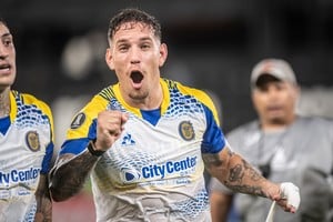 Copetti hizo el gol de la festejada victoria canalla en Paraguay