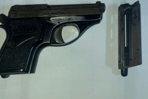 El arma estaba cargada y fue secuestrada por personal policial. Foto: Gentileza