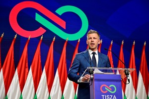 Péter Magyar derrotó al primer ministro Viktor Orbán, poniendo fin a su permanencia en el cargo desde 2010. REUTERS/Marton Monus