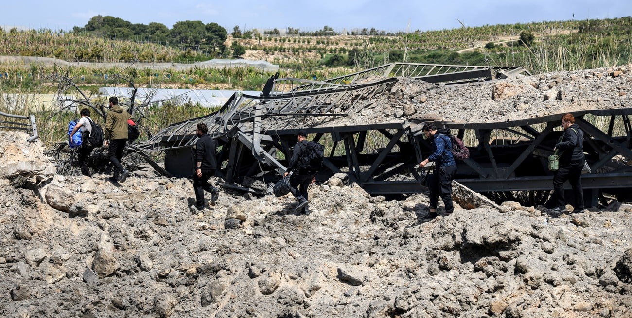 Israel destruyó un puente estratégico en el sur del Líbano mediante ataques aéreos
