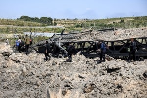 Israel destruyó un puente estratégico en el sur del Líbano mediante ataques aéreos. Crédito: Reuters.