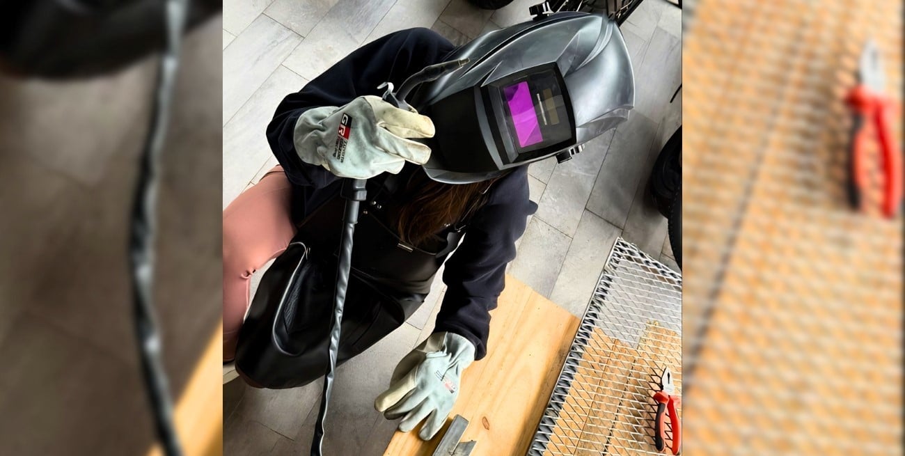 Manos a la obra: María Becerra sorprendió con su habilidad en soldadura para proteger a sus mascotas