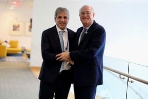 Caputo destacó que el programa permitirá reemplazar deuda más costosa por financiamiento más barato.