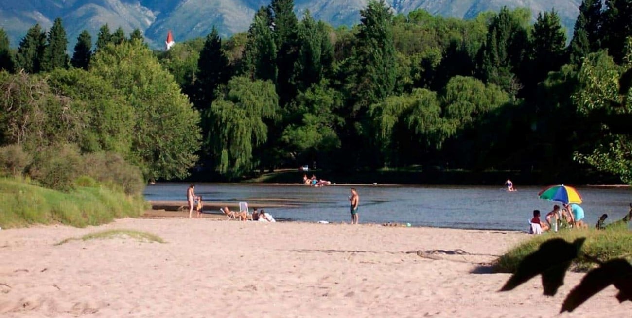Córdoba: un turista murió ahogado al arrojarse a un río para refrescarse 