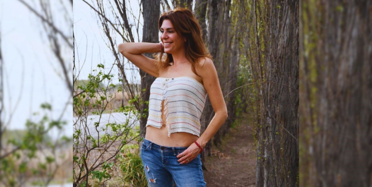 Abrieron en Palermo un local con ropa hecha de trapos de piso y rejillas: cuánto cuesta una prenda