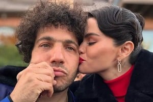 Cabe recordar que la historia de amor entre Gomez y Blanco se hizo pública en diciembre de 2023, tras años de amistad y colaboración profesional. 