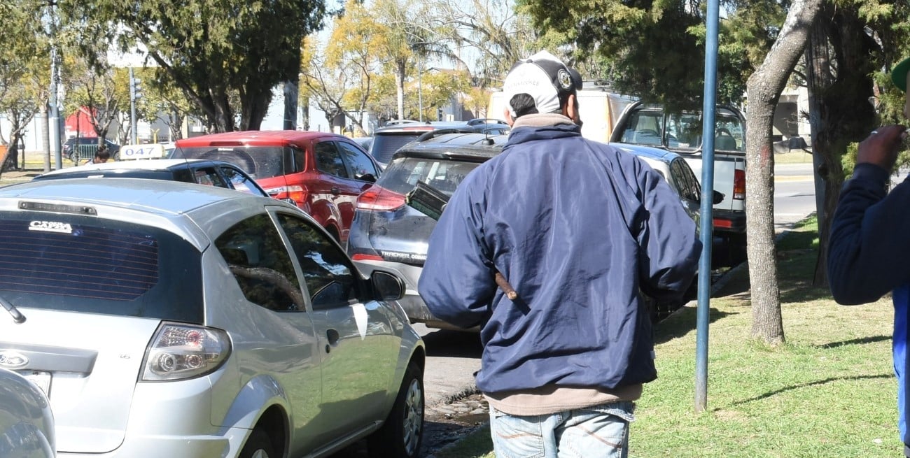 Cuidacoches en Santa Fe: en Diputados quieren tener un cuadro de situación antes de legislar