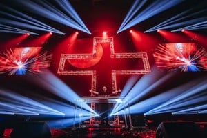 “Si es posible vivir el respeto y la tolerancia en la música electrónica, también podemos llevarlo a la vida cotidiana”, sostiene el sacerdote. Foto: Gentileza prensa