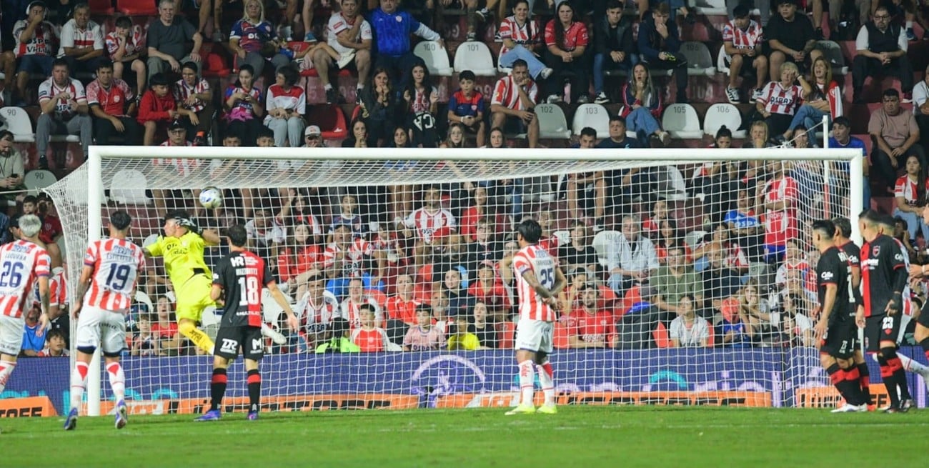 ¿Jugar el “mata-mata”?: Complicado, este Unión se mata solo en defensa