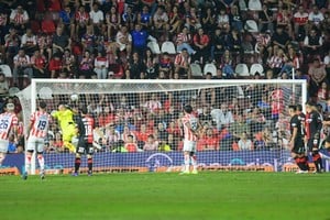 Unión se mató solo. Foto: Manuel Fabatia