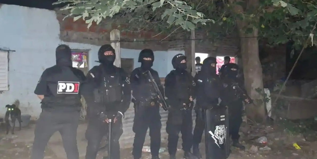 Múltiples allanamientos en Firmat: cuatro detenidos y secuestro de droga