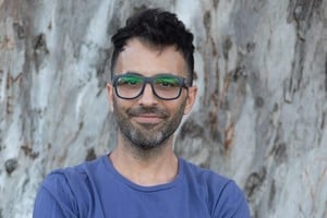 "No alcanza con lo individual para cuidar a un hijo, hacen falta acuerdos comunitarios entre adultos", sostiene Lucas Raspall. Foto: Gentileza