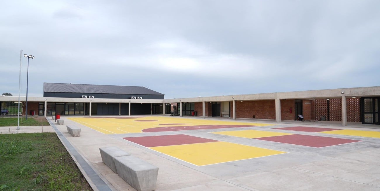 Últimos trabajos en la nueva sede de la Escuela "Patagonia Argentina" de Hughes