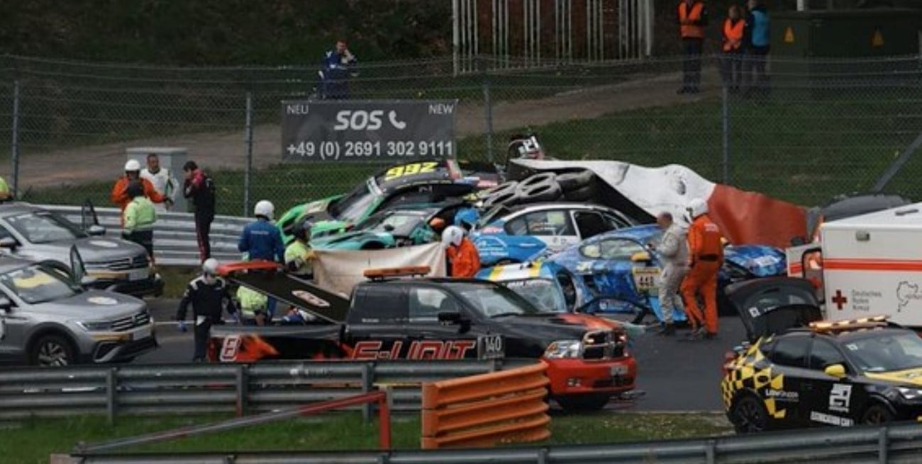Murió el piloto Juha Miettinen tras un choque múltiple en Nürburgring durante una clasificación