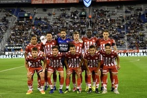 Aquel equipo de Madelón de 2017 que se recitaba de memoria. Arriba: Zabala, Damián Martínez, Castro, Bruno Pittón, Gómez Andrade y Bottinelli. Agachados: Soldano, Mauro Pittón, Gamba, Fragapane y Acevedo. Fue la noche de la victoria ante Vélez, la última de Unión en esa cancha.