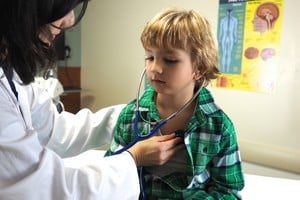 Arritmias en niños: la importancia de la detección temprana para prevenir riesgos.