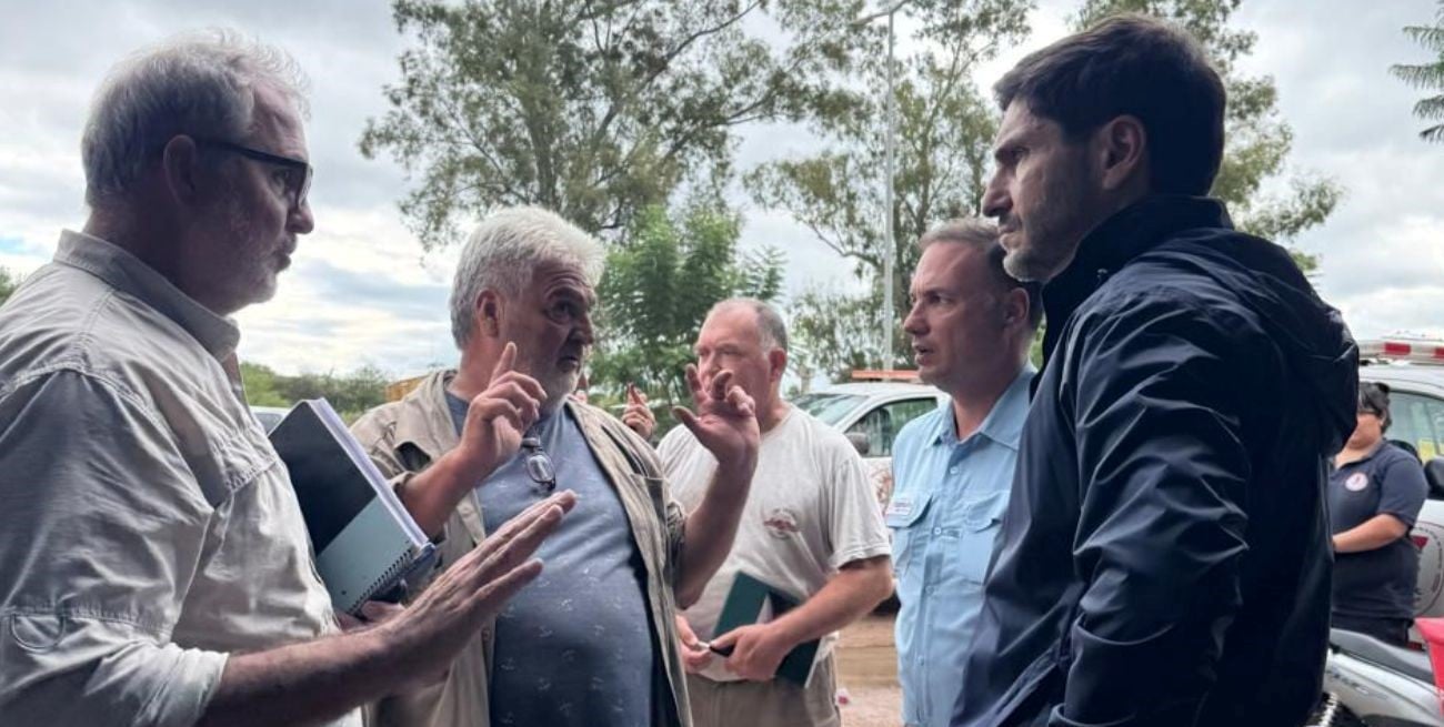 Pullaro supervisó la defensa hídrica y el funcionamiento de las bombas en Villa Minetti