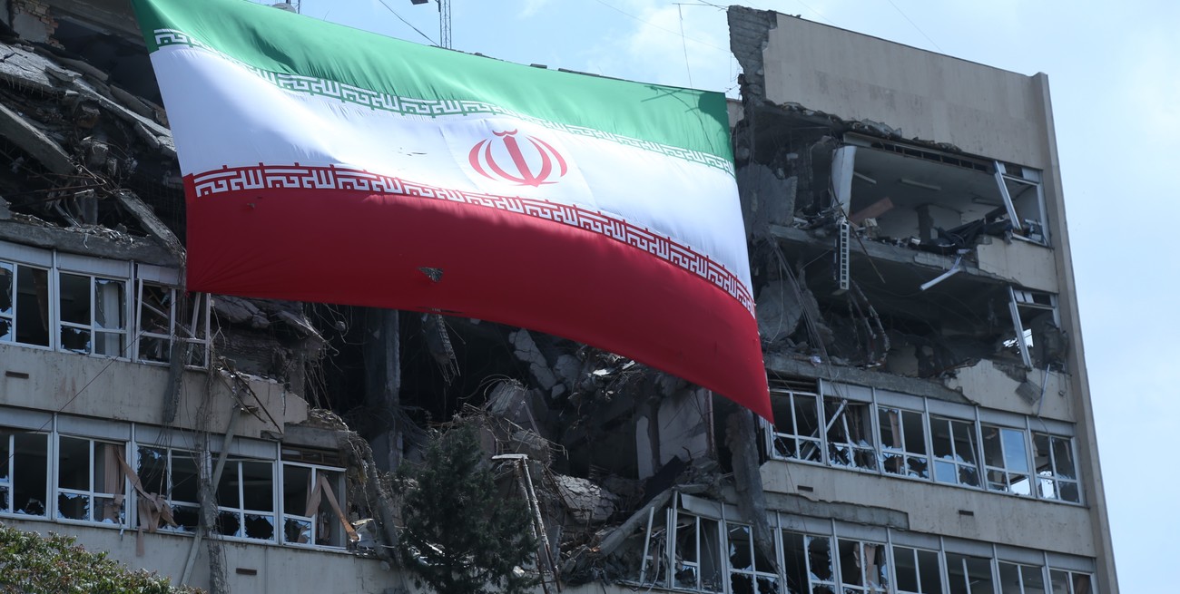 Irán y Estados Unidos intercambian ataques y crece la tensión en Medio Oriente